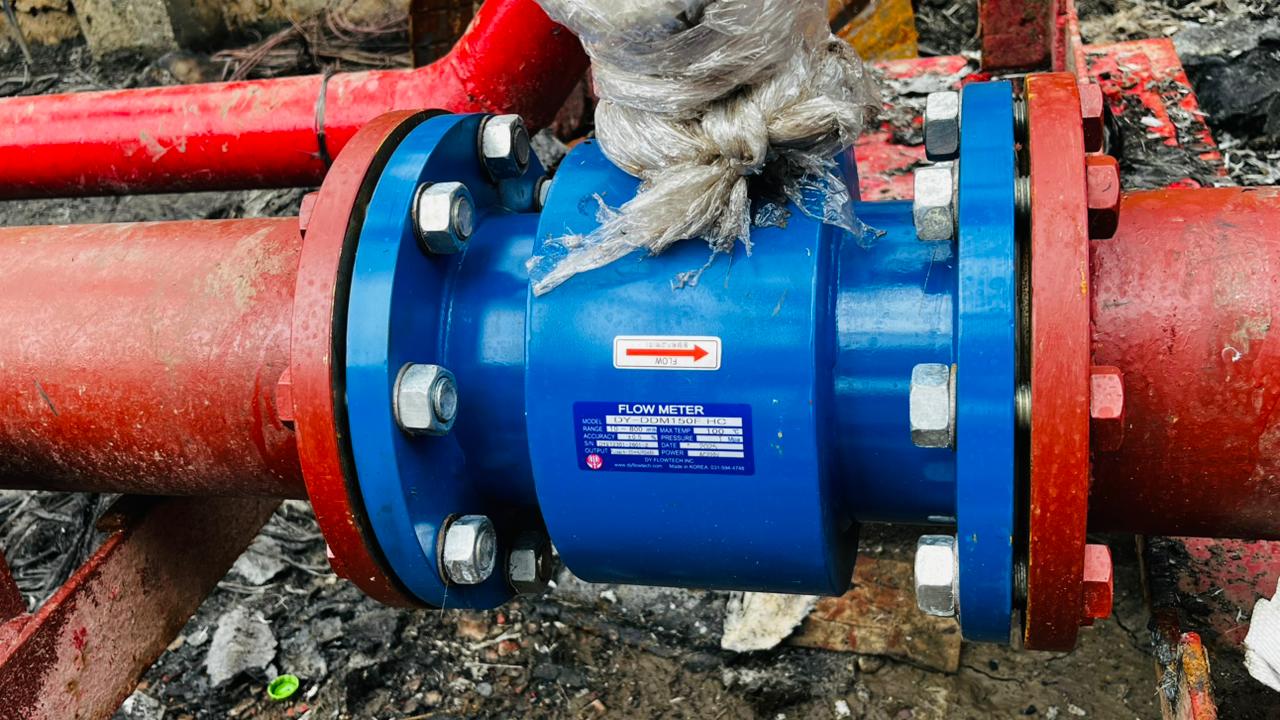 Labelled flow meter connected inline